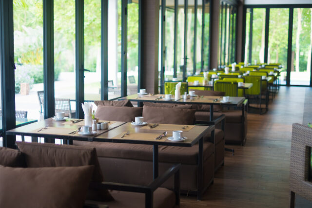 hotel restaurant seating